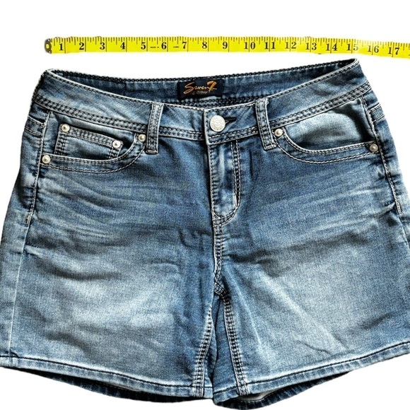 Seven7 jean shorts! Like new, size 6 women’s. Bermuda length. - Picture 3 of 9